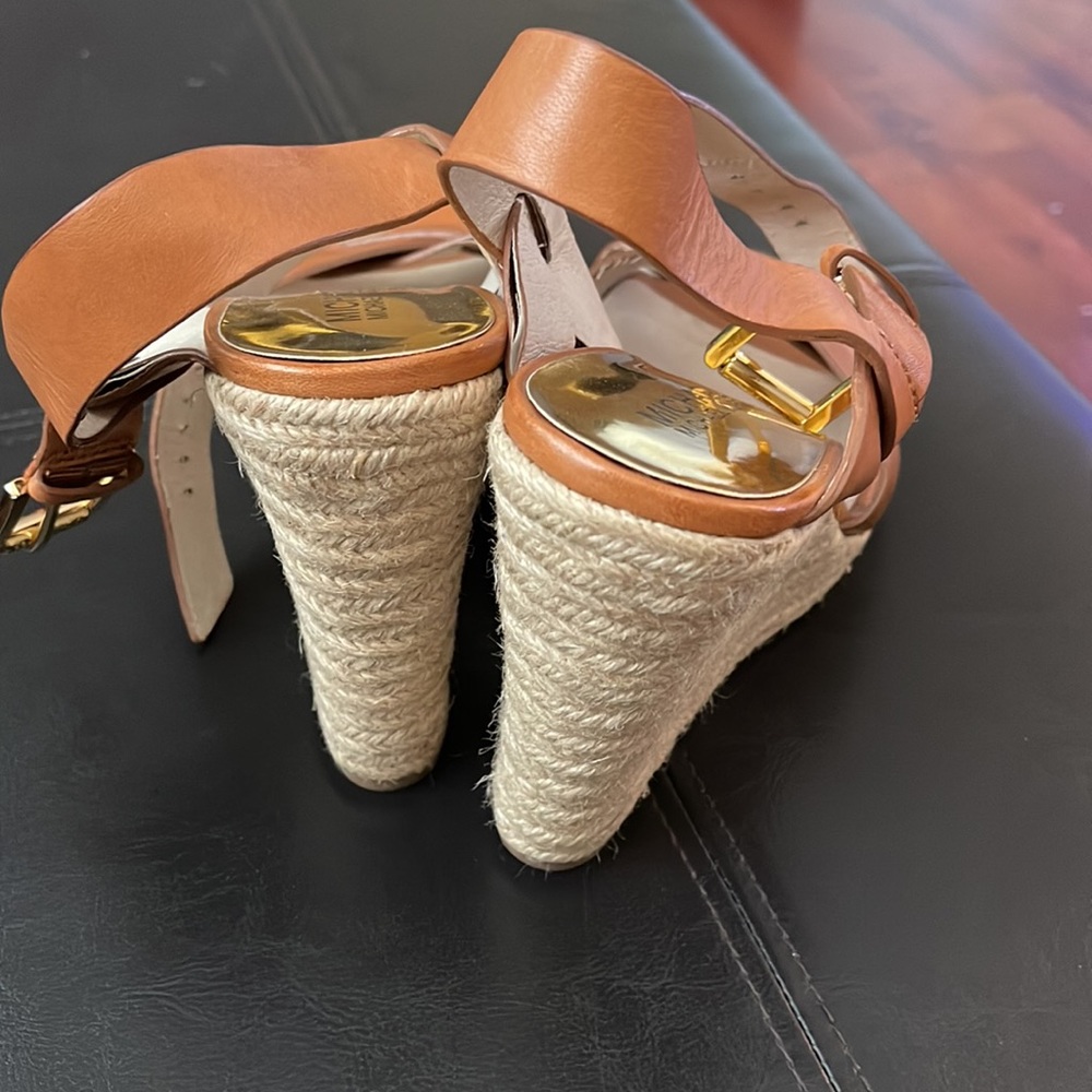 Shoes - Picture 2 of 6